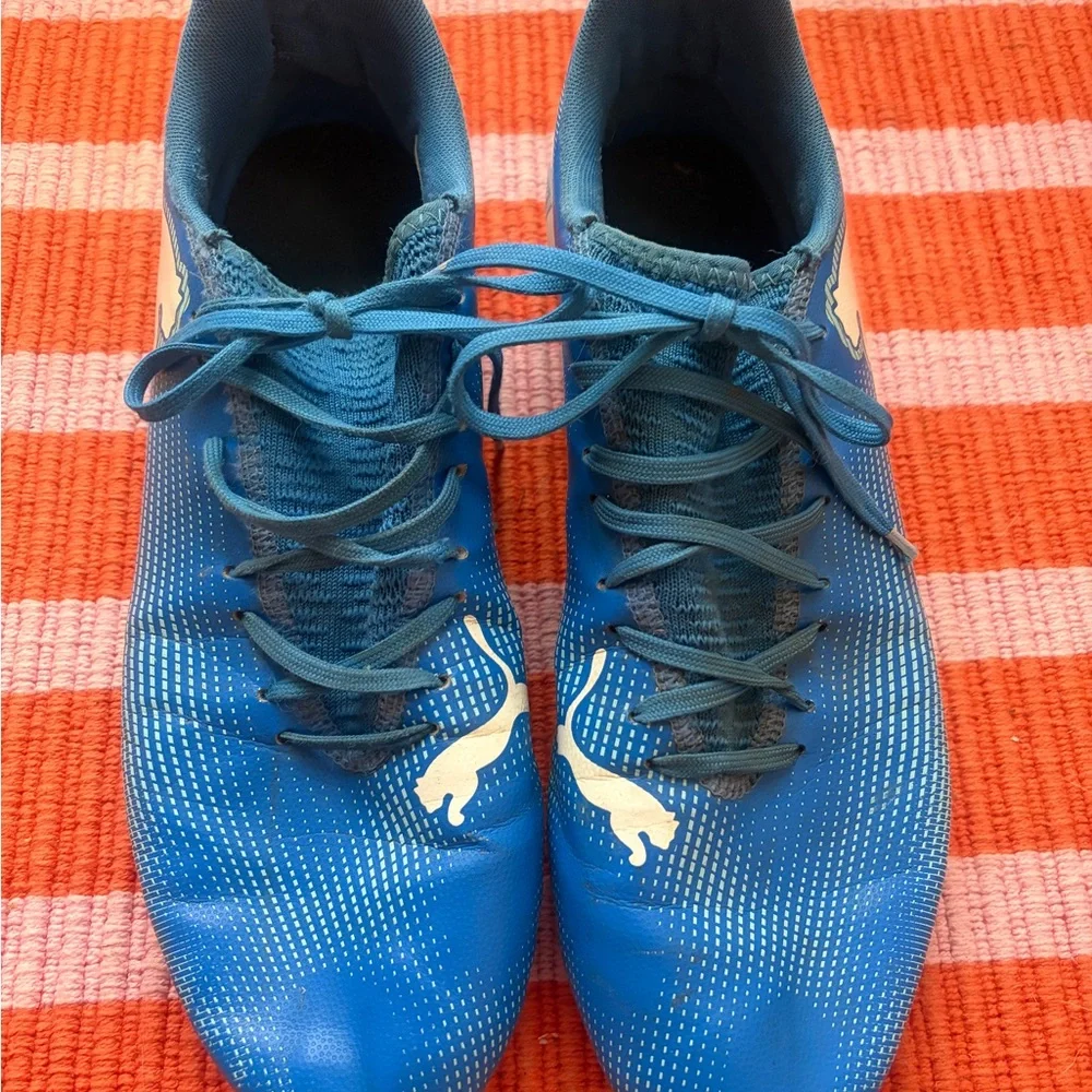 Men’s puma size 11 firm ground soccer cleats. Lots of wear left good condition. - Picture 2 of 8
